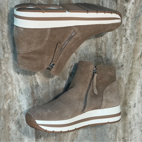 Women’s STEVE MADDEN Glided taupe suede platform sneakers- Size 8.5 - Picture 6 of 10